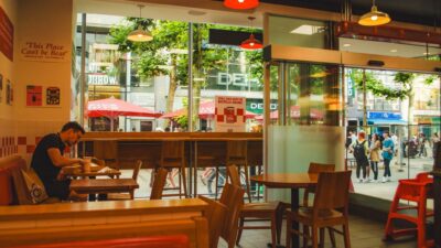 Strategi Sukses Membuka Franchise Makanan Cepat Saji